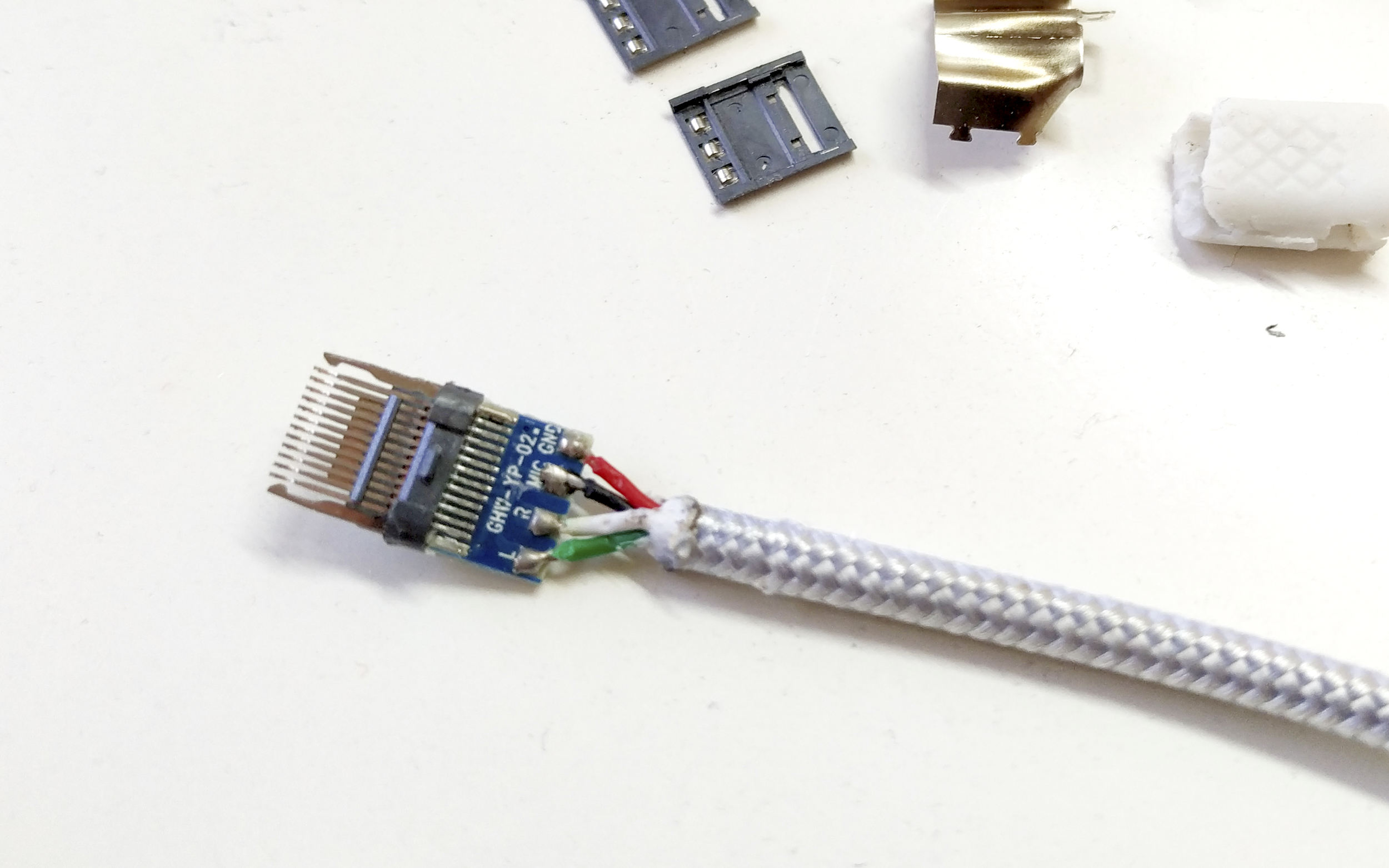 What’s inside a USB C to 3.5mm adapter? Random thoughts